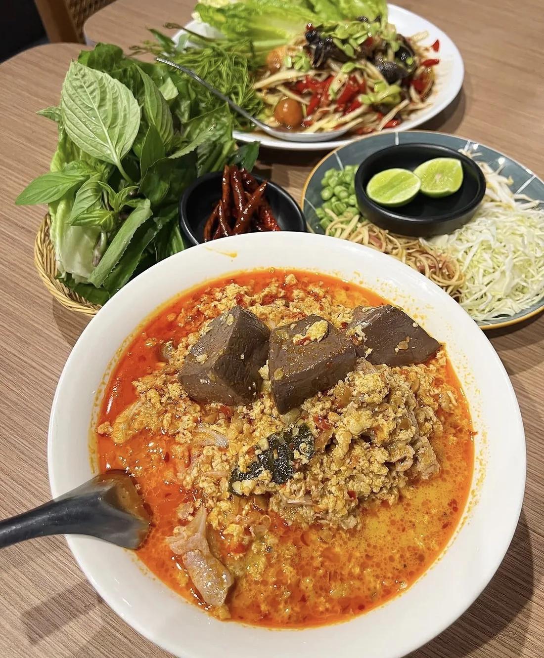 Curry noodle soup