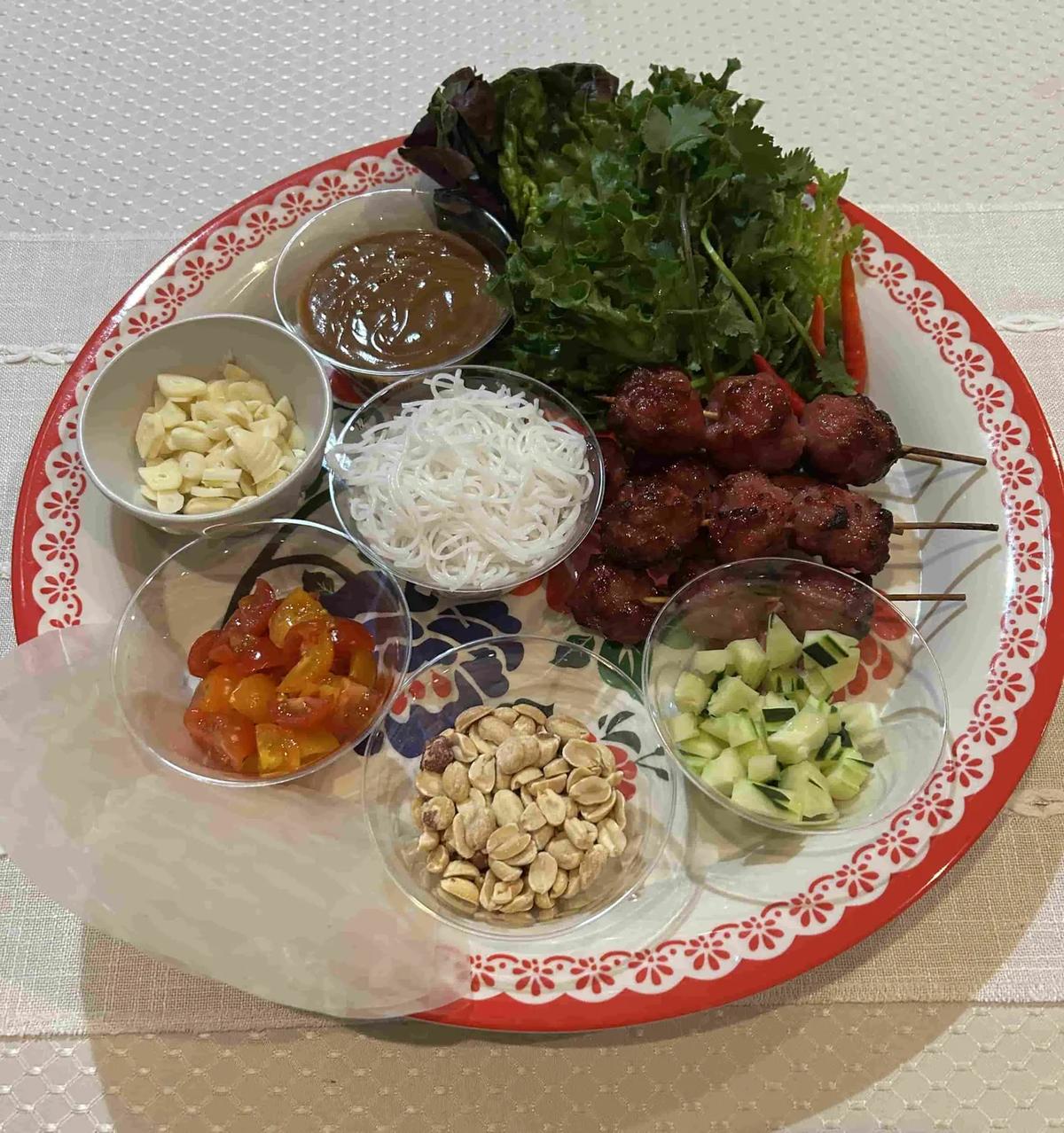 Grilled skewers with noodles and sauces